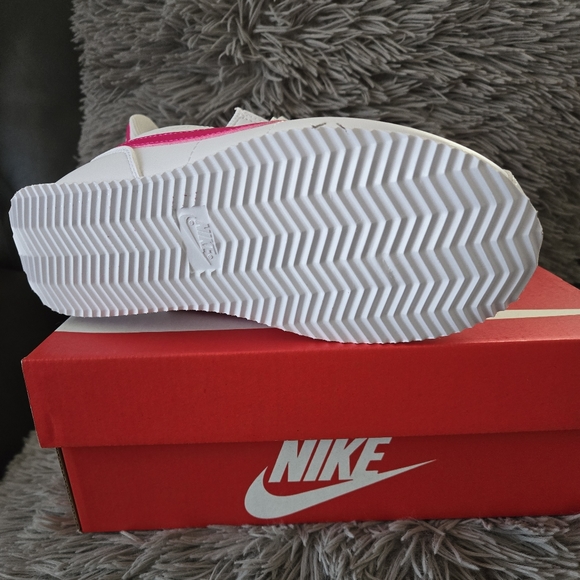 Kids Nike Cortez size 3y white/Pink - Picture 3 of 3